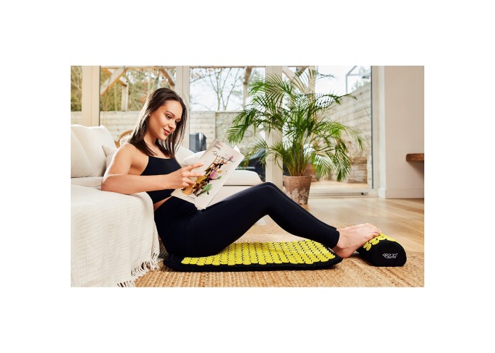Килимок акупунктурний з валиком 4FIZJO Classic Mat Аплікатор Кузнєцова Black/Yellow (P-5907739310613)