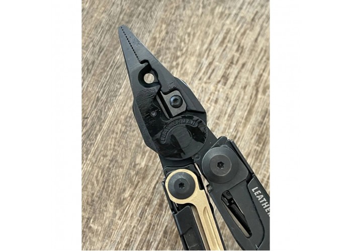 Мультиінструмент Leatherman MUT EOD black, чохол Molle (олива), картонна коробка