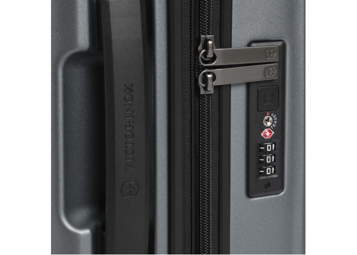 Валіза Victorinox AIROX Advanced Storm Середня