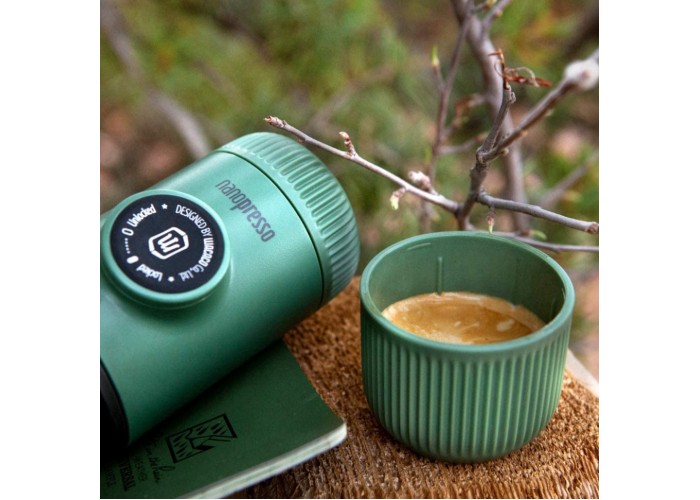 Портативна еспресо-кавоварка Wacaco Nanopresso зелена з чохлом