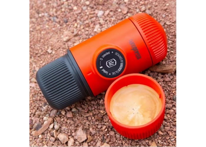 Портативна еспресо-кавоварка Wacaco Nanopresso червона з чохлом