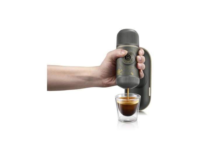 Портативна еспресо-кавоварка Wacaco Nanopresso темно-сіра з чохлом