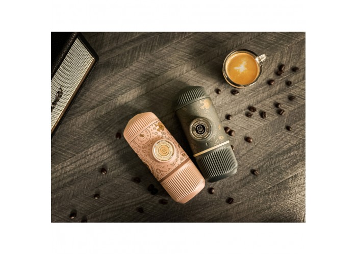 Портативна еспресо-кавоварка Wacaco Nanopresso темно-сіра з чохлом